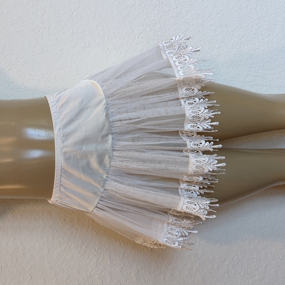 Dresses & Skirts - ❣️OFFERS WELCOMED ❣️ Women's Petticoat Small